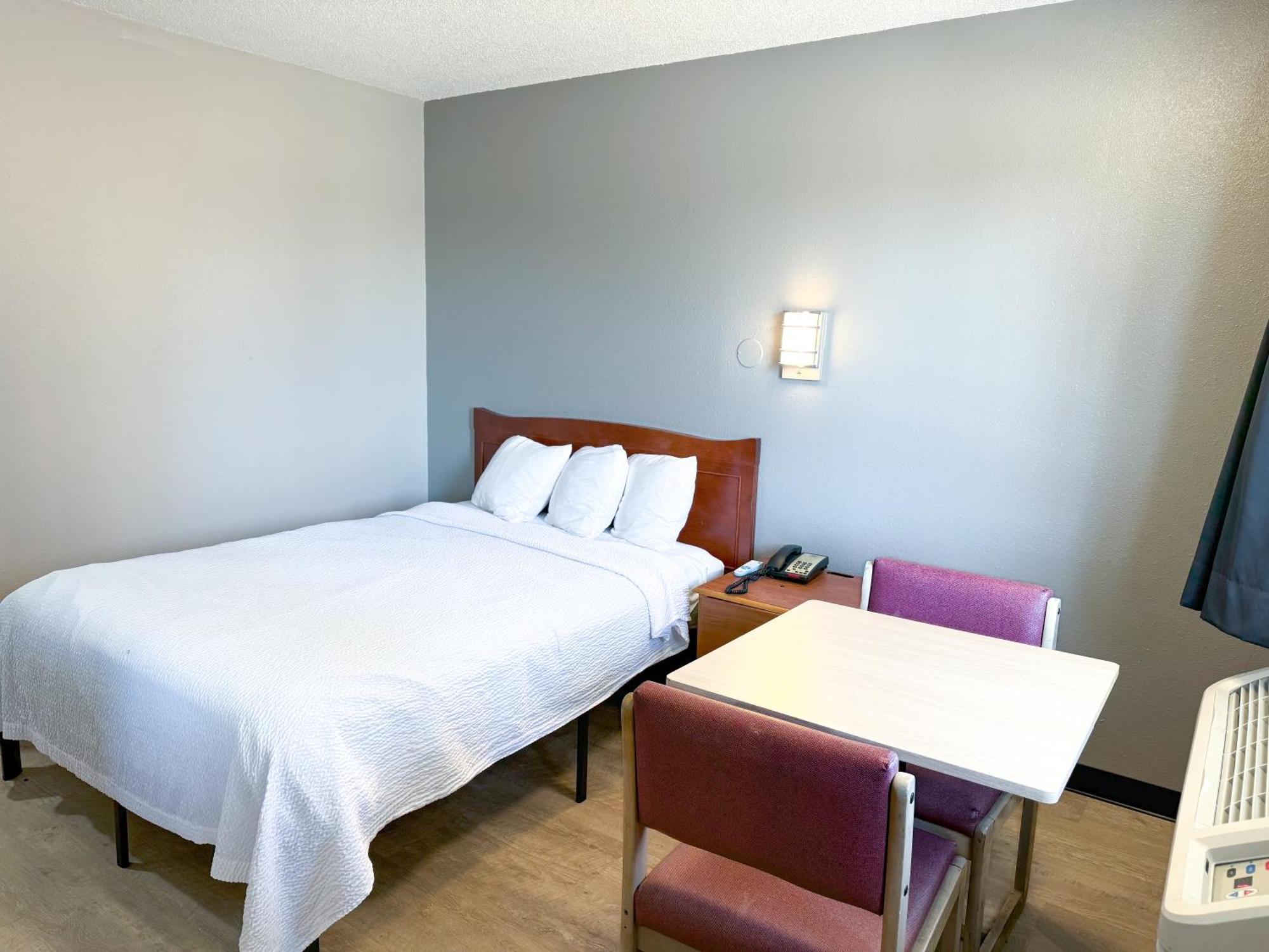 Super 7 Motel Coralville Eksteriør bilde
