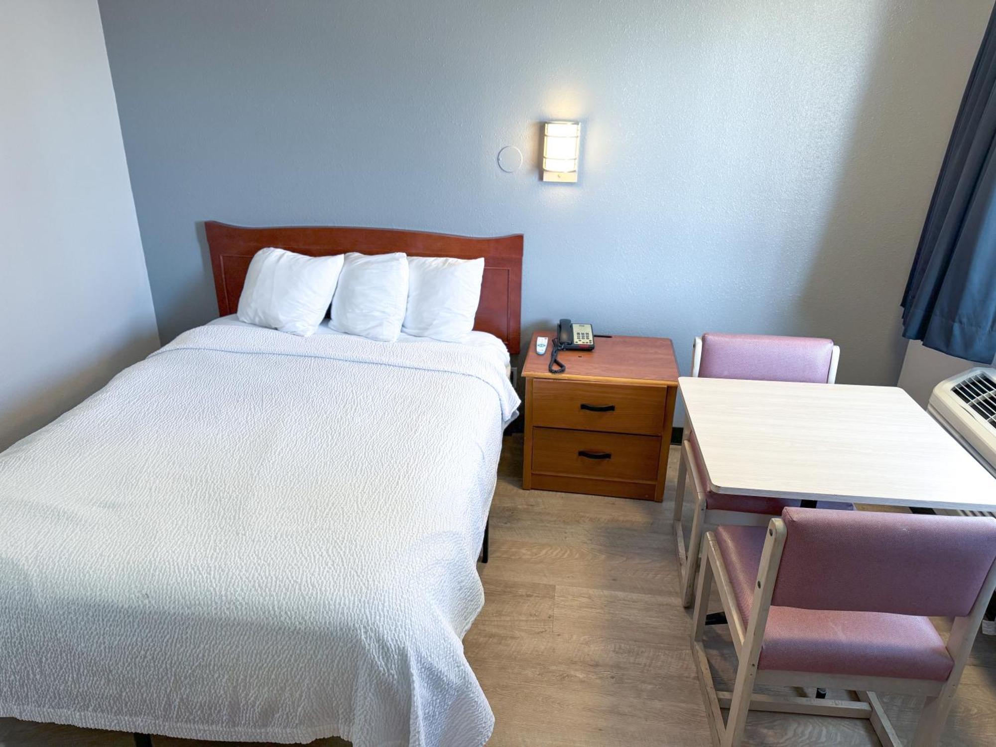 Super 7 Motel Coralville Eksteriør bilde