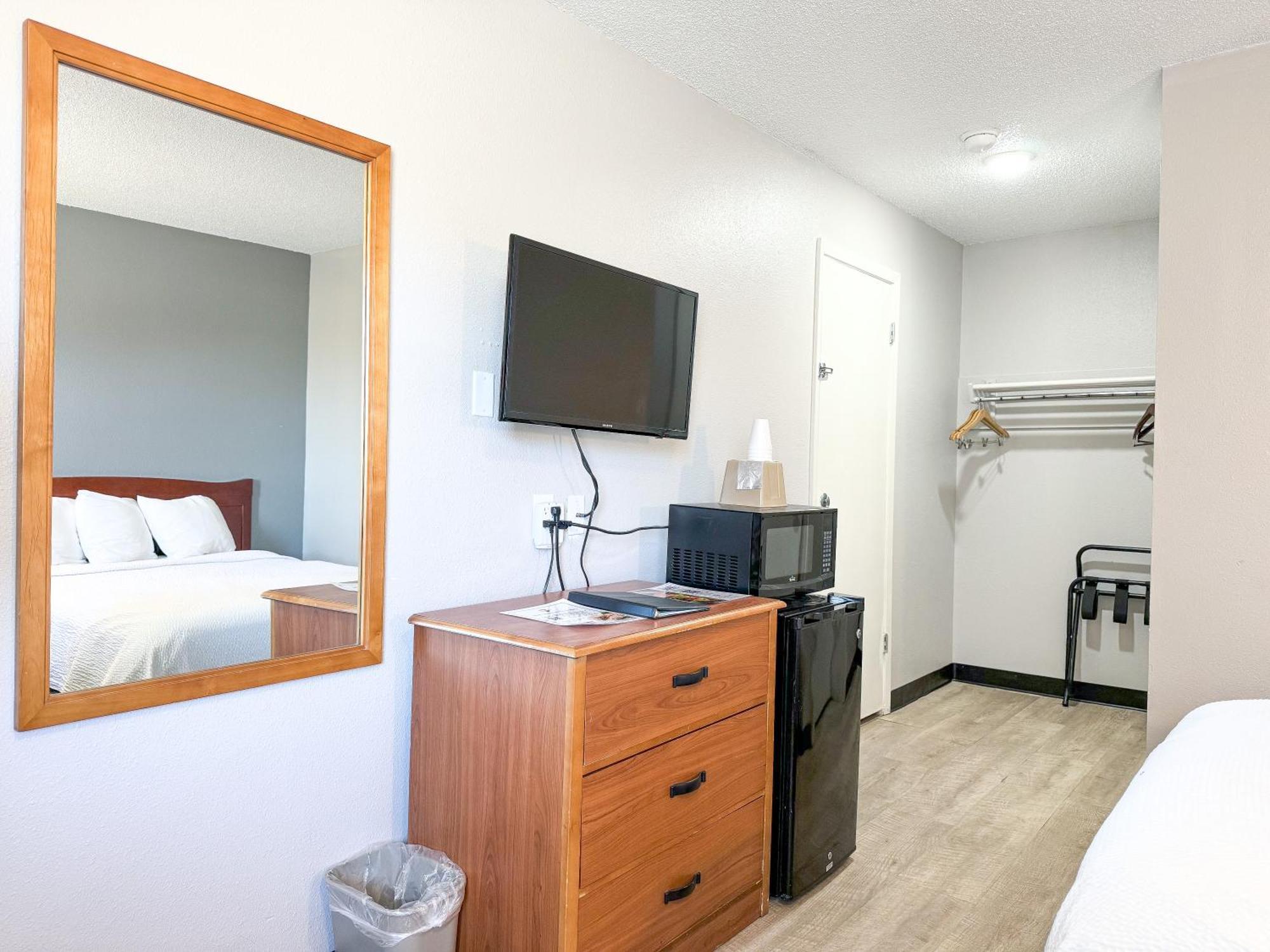 Super 7 Motel Coralville Eksteriør bilde