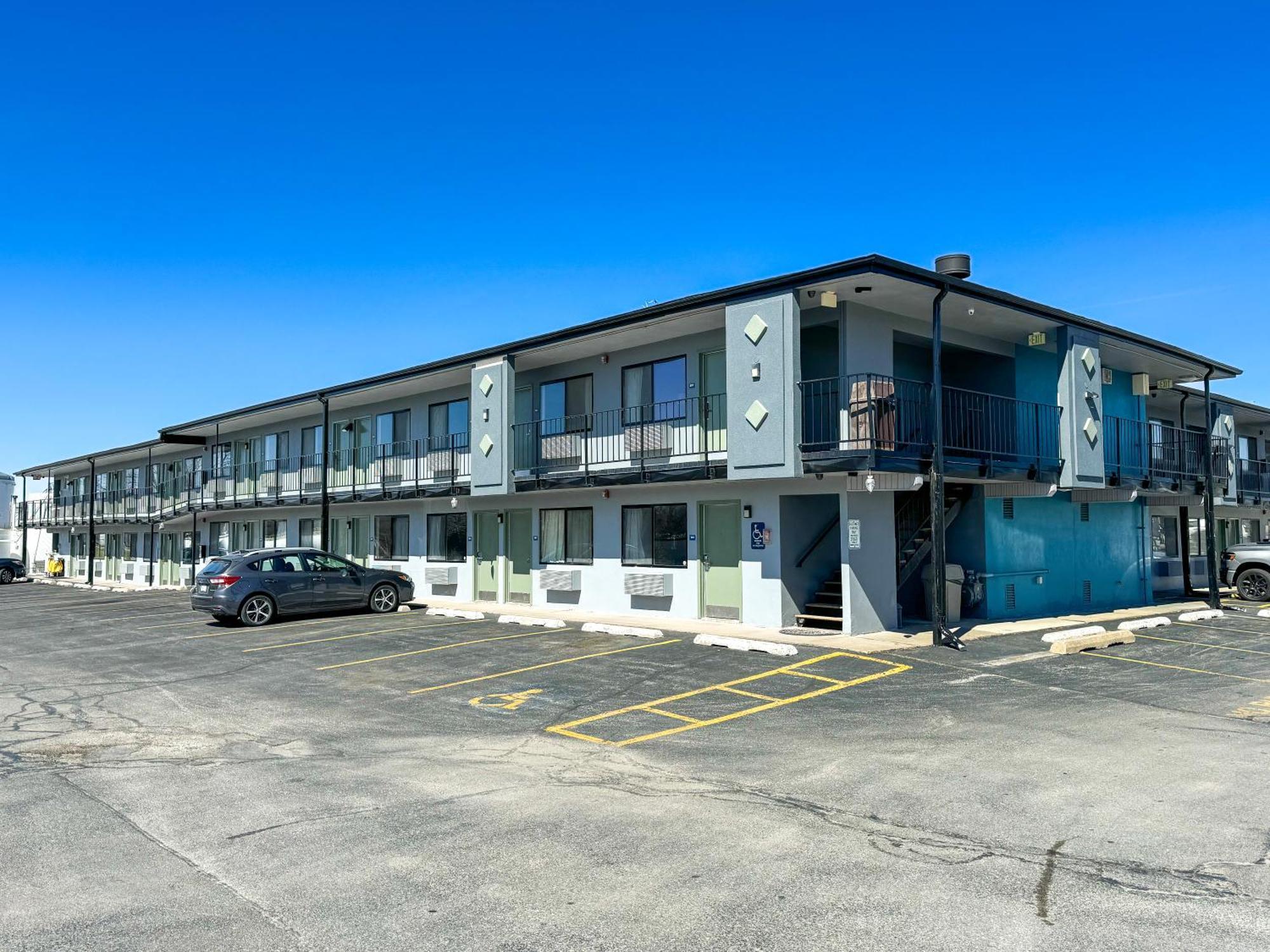 Super 7 Motel Coralville Eksteriør bilde